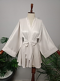 Floş Satenden Bej Tasarım Kısa Kimono