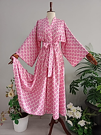Abaya Aerobin Kumaştan Pembe Desenli.